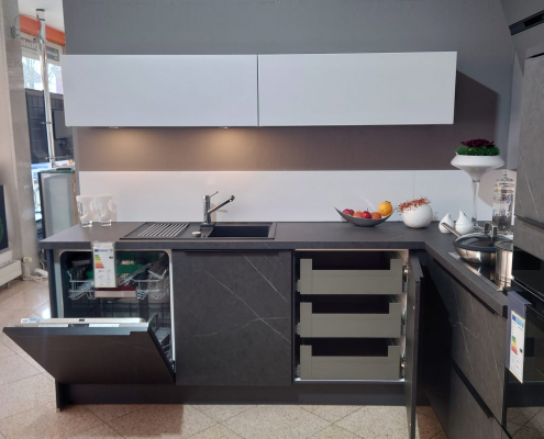 Inpura Marmoria Ausstellungsküche Marmor dunkel UV-Mattlack für 4999eur