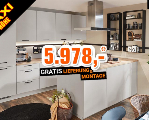 Moderne nobilia®-Küchenkombination mit Fronten und Korpus in Sand | Arbeitsplatten in Eiche Virginia Nachbildung | Relingsystem Sign Emotion in Schwarz gegen Mehrpreis