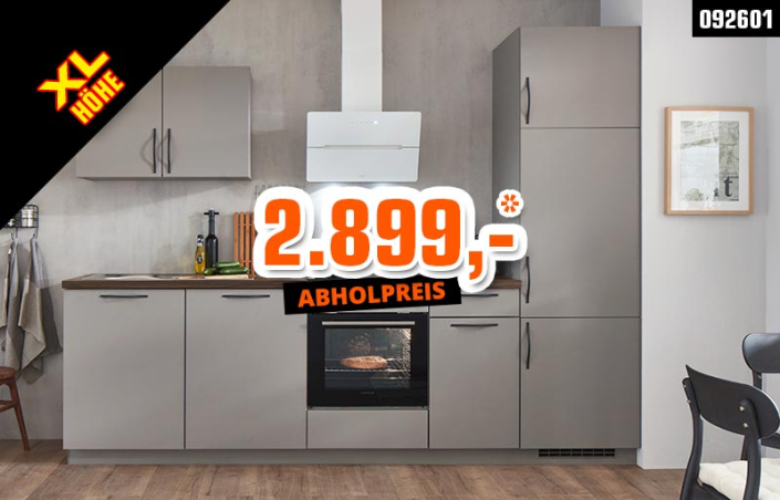 Stylische Küchenzeile mit Fronten in Taupegrau / Arbeitsplatte in Walnuss natur Nachbildung