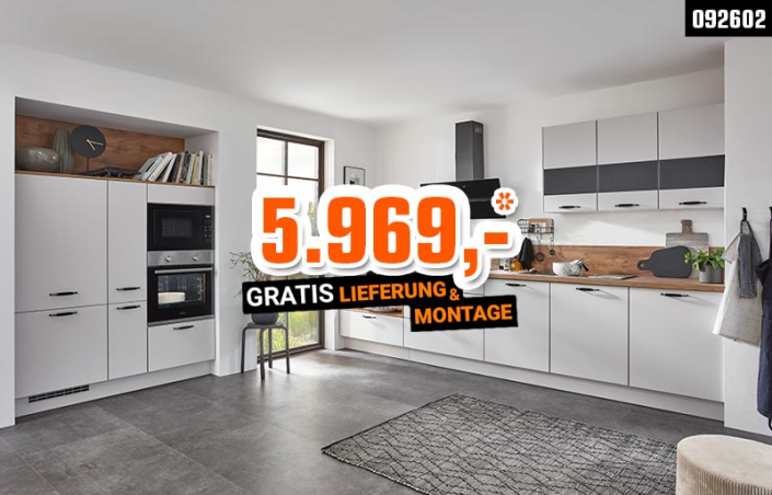 Aktuelle nobilia®-Küchenkombination mit Fronten in Lack, Seidengrau Perfect matt / Arbeitsplatte und Nischenverkleidung in Master Oak Nachbildung