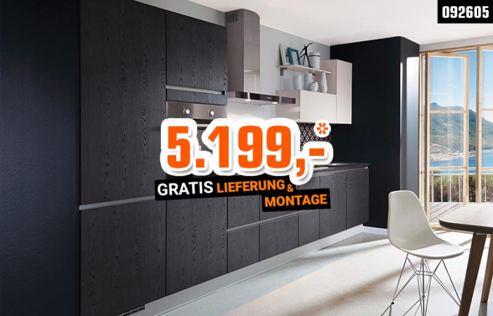 Grifflose nobilia®-Küchenzeile mit Fronten und Arbeitsplatte in Eiche Nero Nachbildung / Arbeitsplatte in Schwarz strukturiert / Wandschränke in Seidengrau / Nischenverkleidung in Dekor Chess